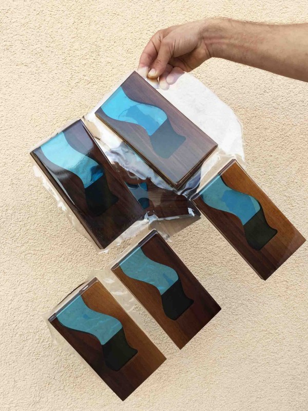 AQUARES glass-like transparent resin