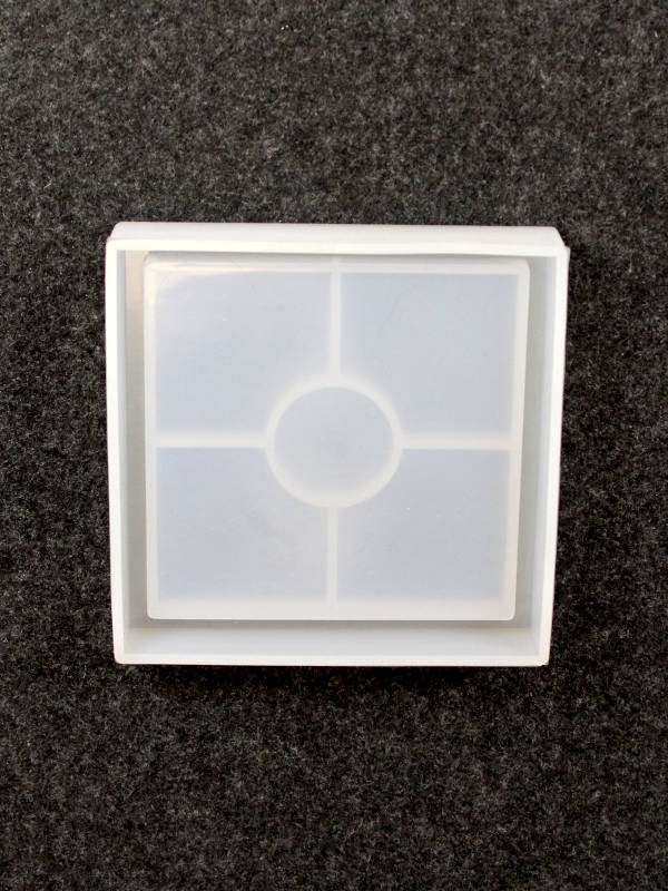 FORMA Silikonski kalup PODSTAVEK KVADRAT z robom (10 x 10 x 1,5 cm)
